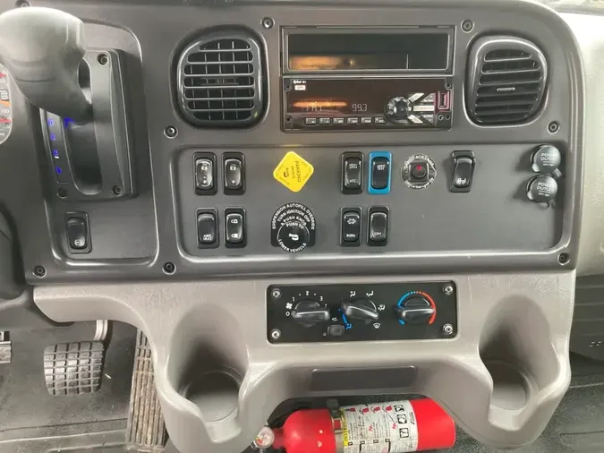 2022 FREIGHTLINER/MERCEDES M2 106
