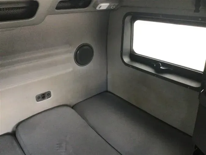 2019 VOLVO VNL860