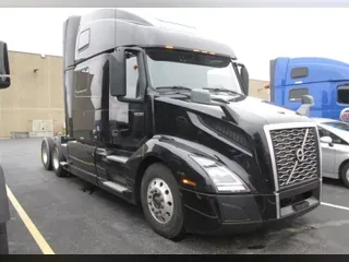 2020 VOLVO VNL860