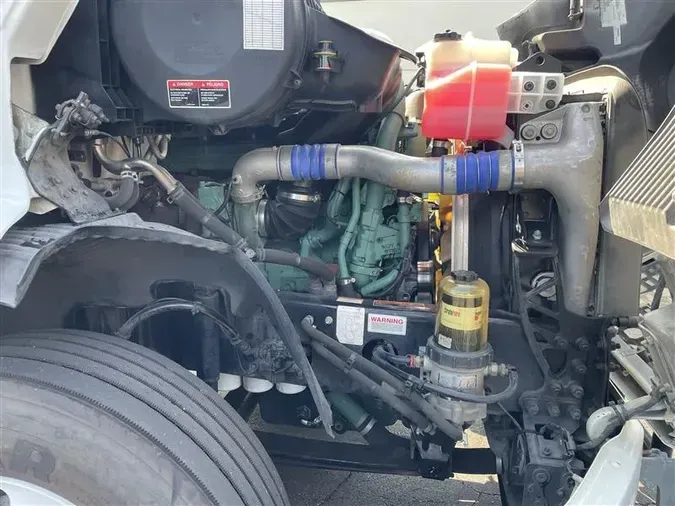 2020 VOLVO VNR640