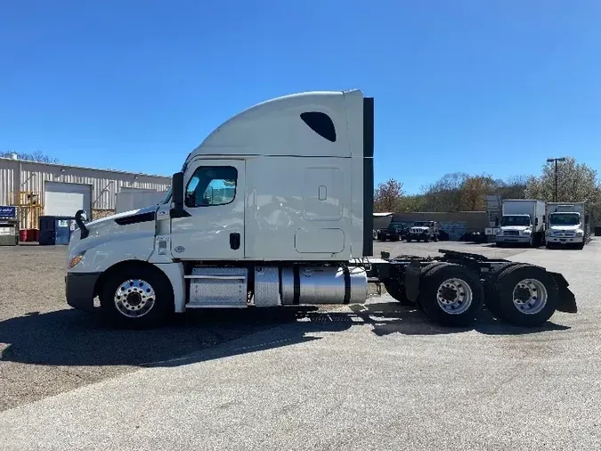 2019 Freightliner T12664ST