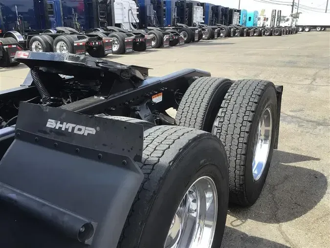 2021 FREIGHTLINER CA126