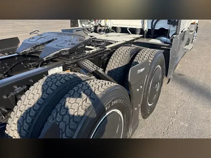 2022 FREIGHTLINER CA126