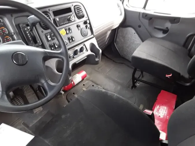 2018 FREIGHTLINER M2 106