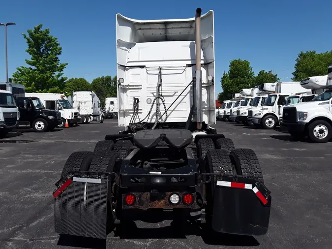 2019 VOLVO VNR64T-640