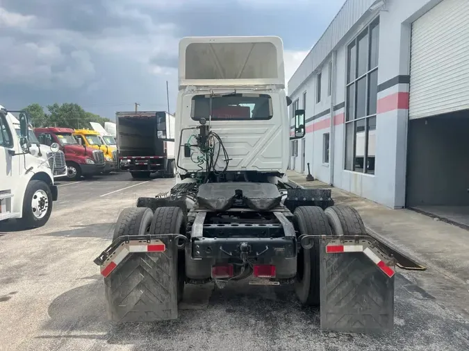 2019 NAVISTAR INTERNATIONAL RH613 DAYCAB S/A