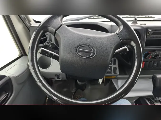 2020 HINO 195