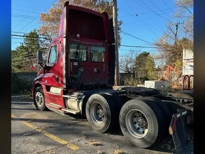 2013 FREIGHTLINER/MERCEDES CASCADIA 125