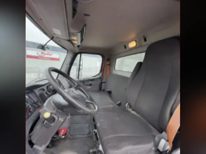 2022 FREIGHTLINER/MERCEDES M2 106