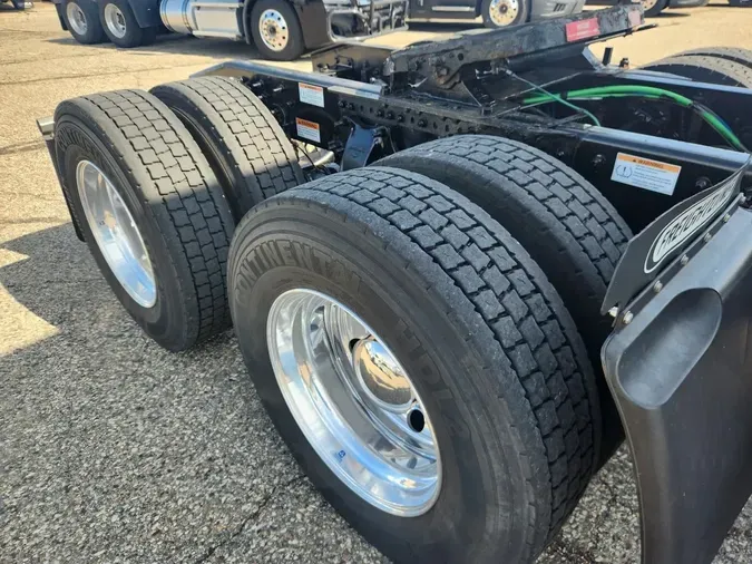 2022 FREIGHTLINER Cascadia 116