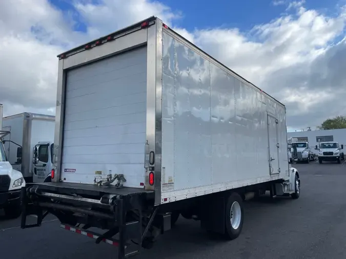 2014 FREIGHTLINER/MERCEDES M2 106