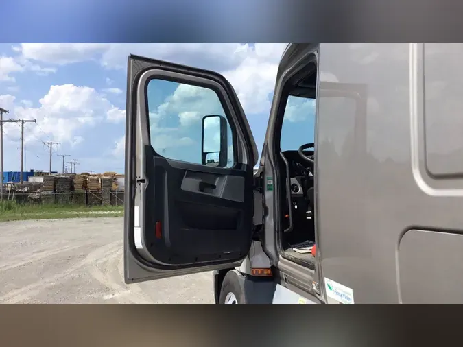 2022 Freightliner Cascadia 126