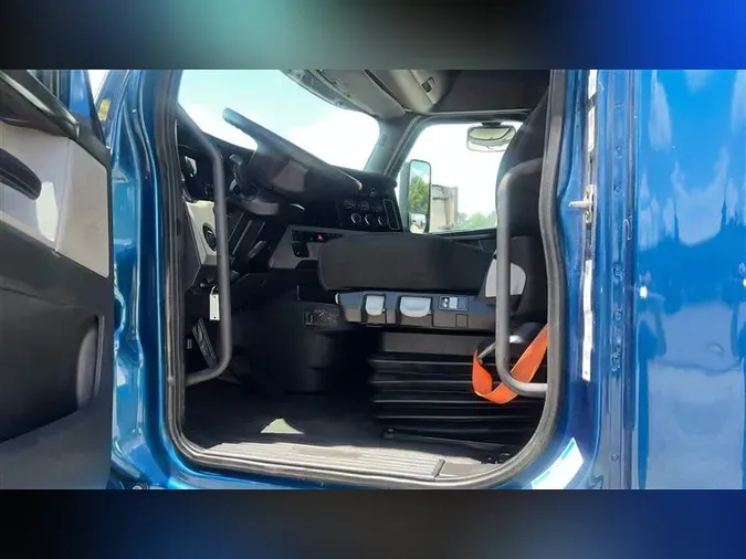 2019 FREIGHTLINER CA126