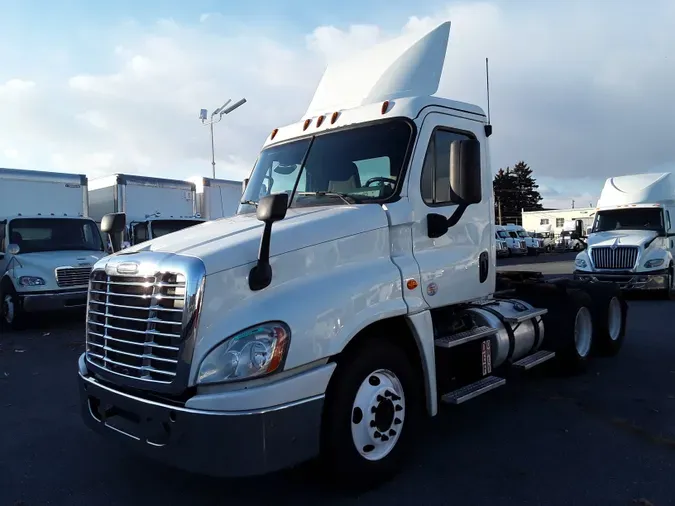 2016 FREIGHTLINER/MERCEDES CASCADIA 1254d99e185f0317a9d15eb92fded478ff6