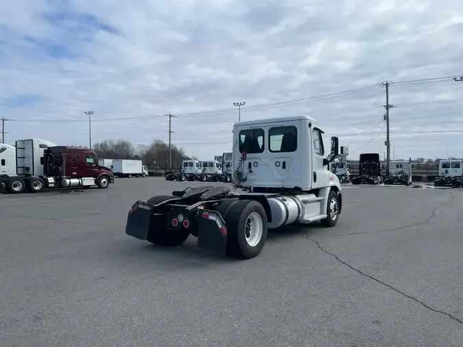 2019 FREIGHTLINER/MERCEDES CASCADIA 113