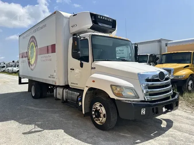 2011 HINO 268