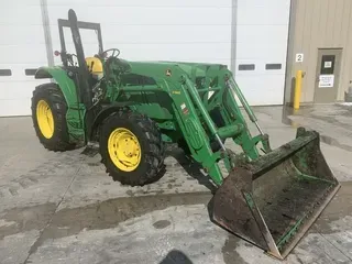 2014 John Deere 6105M