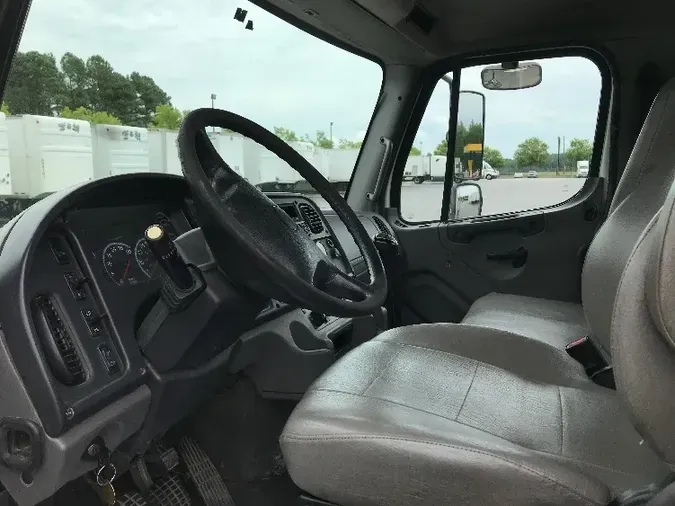 2017 Freightliner M211264S