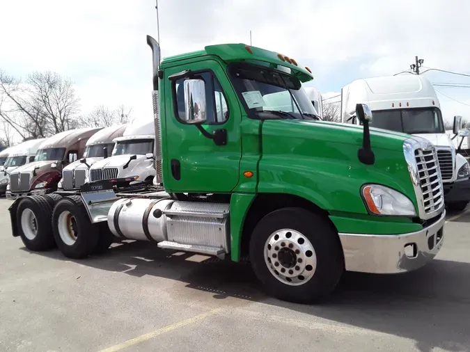 2017 FREIGHTLINER/MERCEDES CASCADIA 125