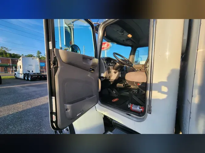 2019 Peterbilt 337