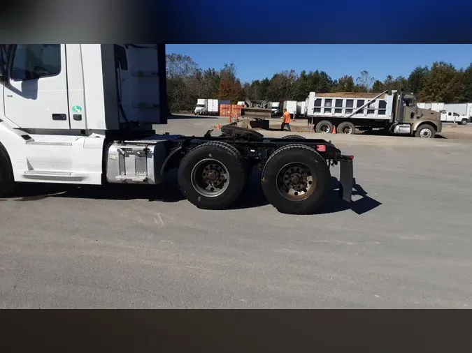 2020 Volvo VNL300