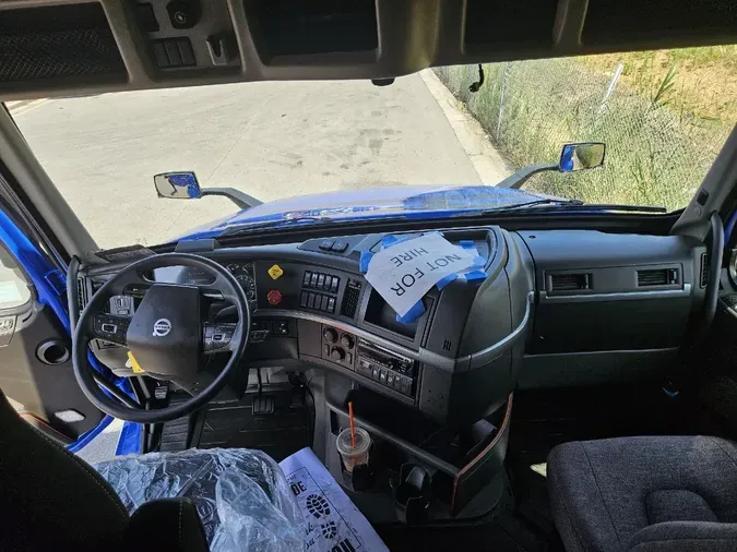 2020 VOLVO VNL64T860