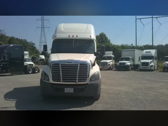 2018 Freightliner X12564ST