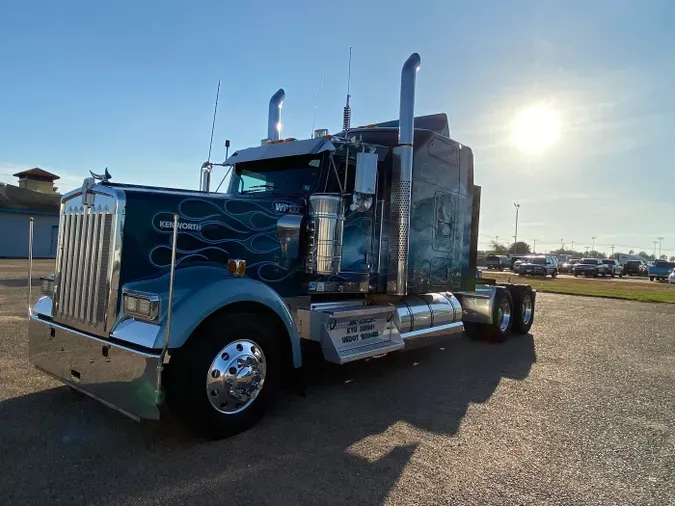 2021 Kenworth W900L