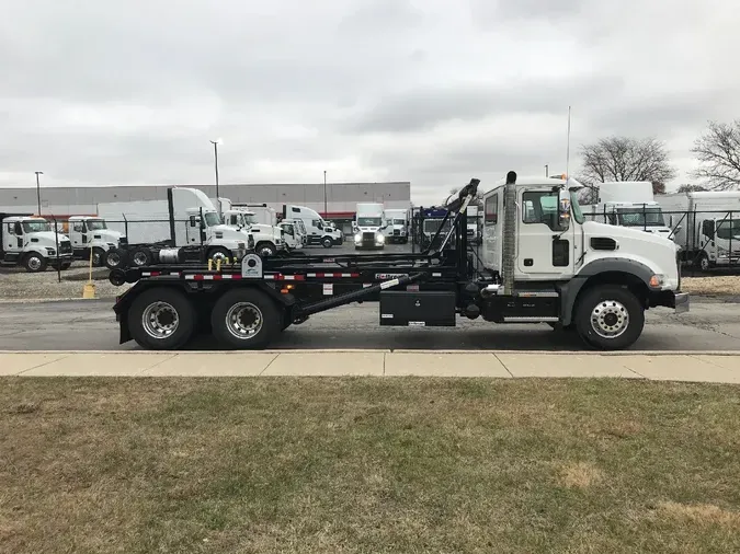 2026 MACK GR64B