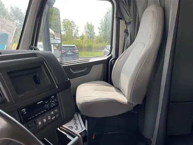 2019 VOLVO VNR640