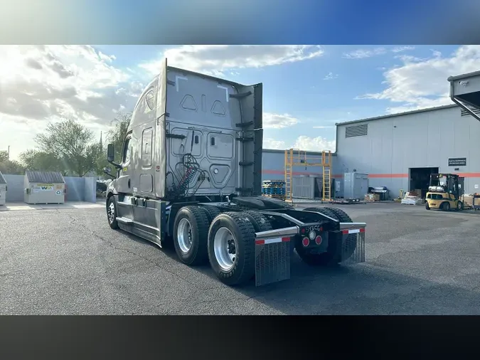 2023 Freightliner Cascadia