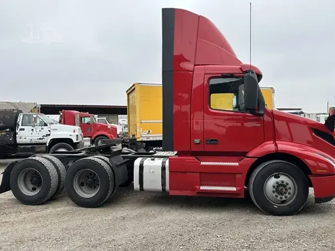 2020 VOLVO VNR64T300