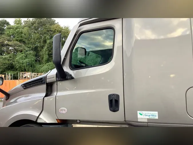 2021 Freightliner Cascadia 126