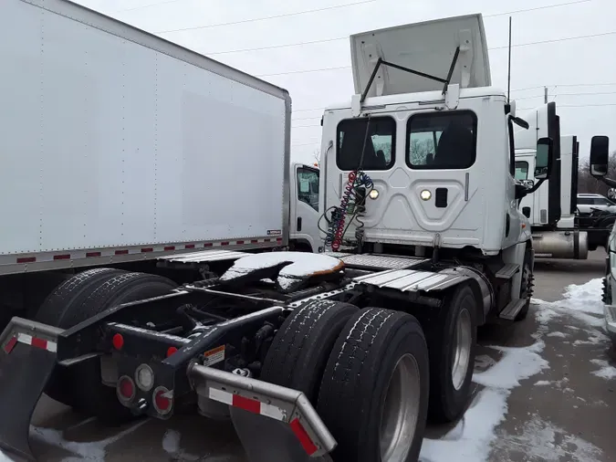 2015 FREIGHTLINER/MERCEDES CASCADIA 125