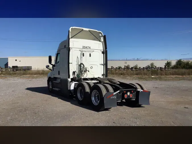 2021 Freightliner Cascadia 126