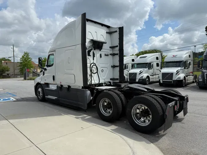 2020 Freightliner Cascadia 126