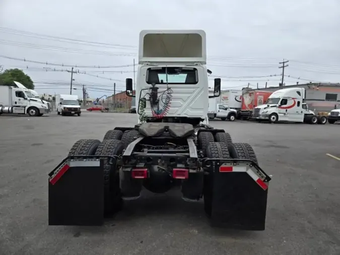 2019 NAVISTAR INTERNATIONAL LT625 DAYCAB T/A