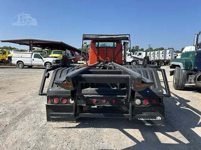 2003 INTERNATIONAL S2600