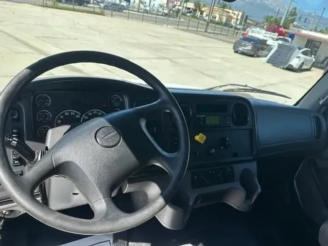 2019 Freightliner Business Class M2 106