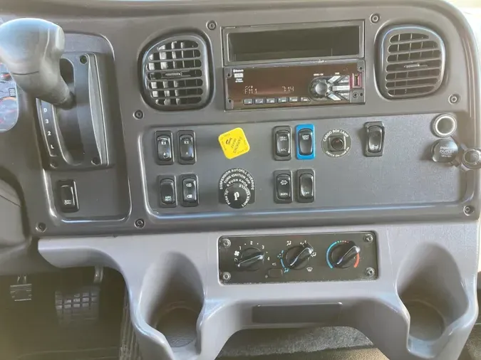 2021 FREIGHTLINER/MERCEDES M2 106