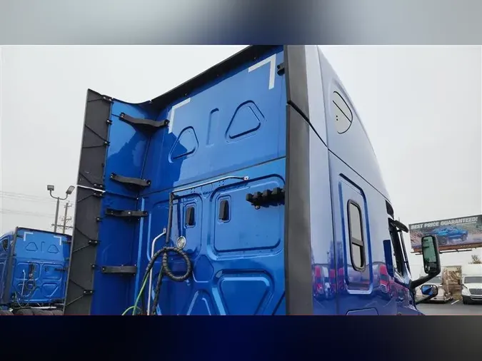 2021 FREIGHTLINER CA126