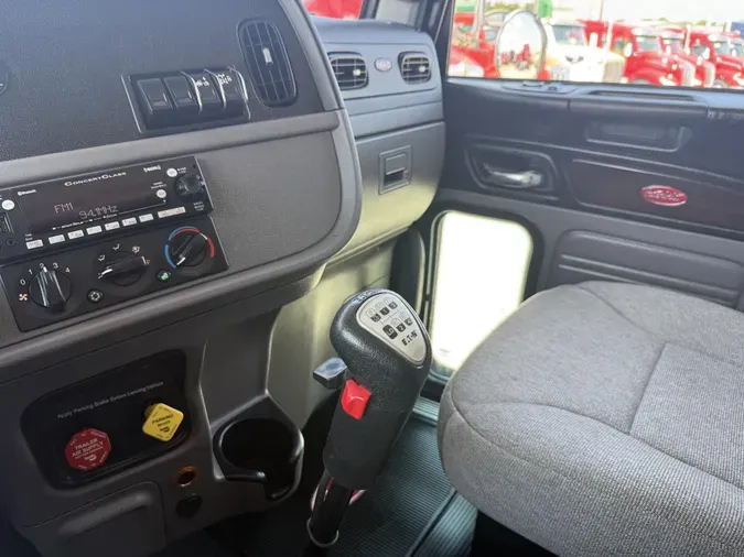 2023 Peterbilt 389