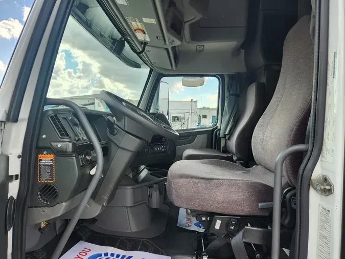 2023 VOLVO VNL64T860