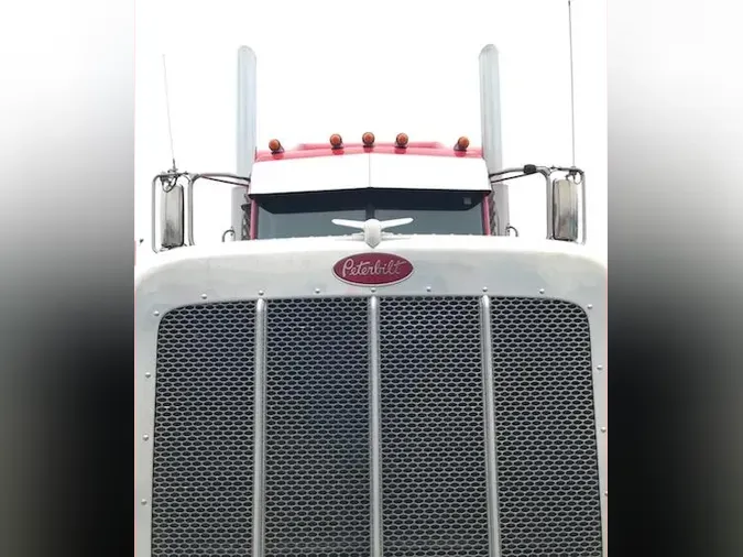 2023 Peterbilt 389