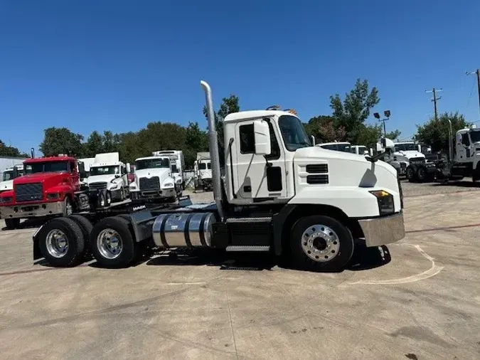 2022 MACK AN64T