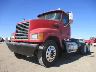2011 MACK PINNACLE CHU613