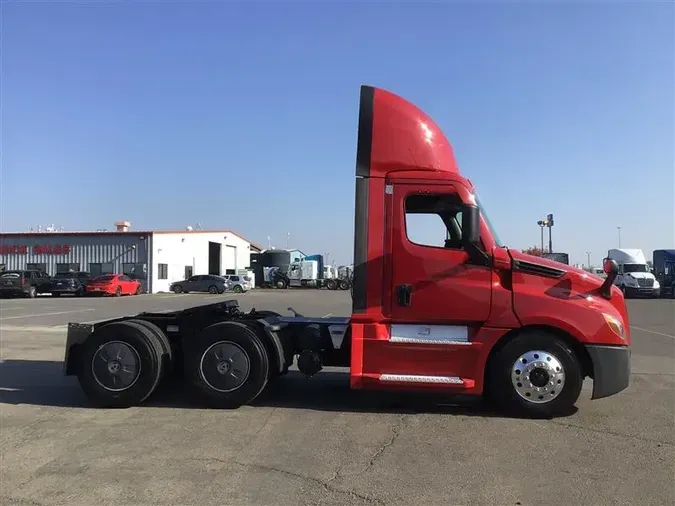 2021 FREIGHTLINER CA126