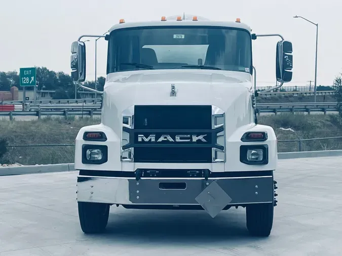 2025 MACK MD74