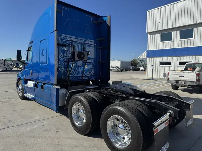 2020 Freightliner Cascadia 126