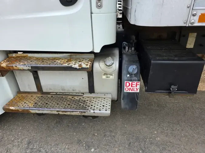 2017 FREIGHTLINER/MERCEDES M2 106